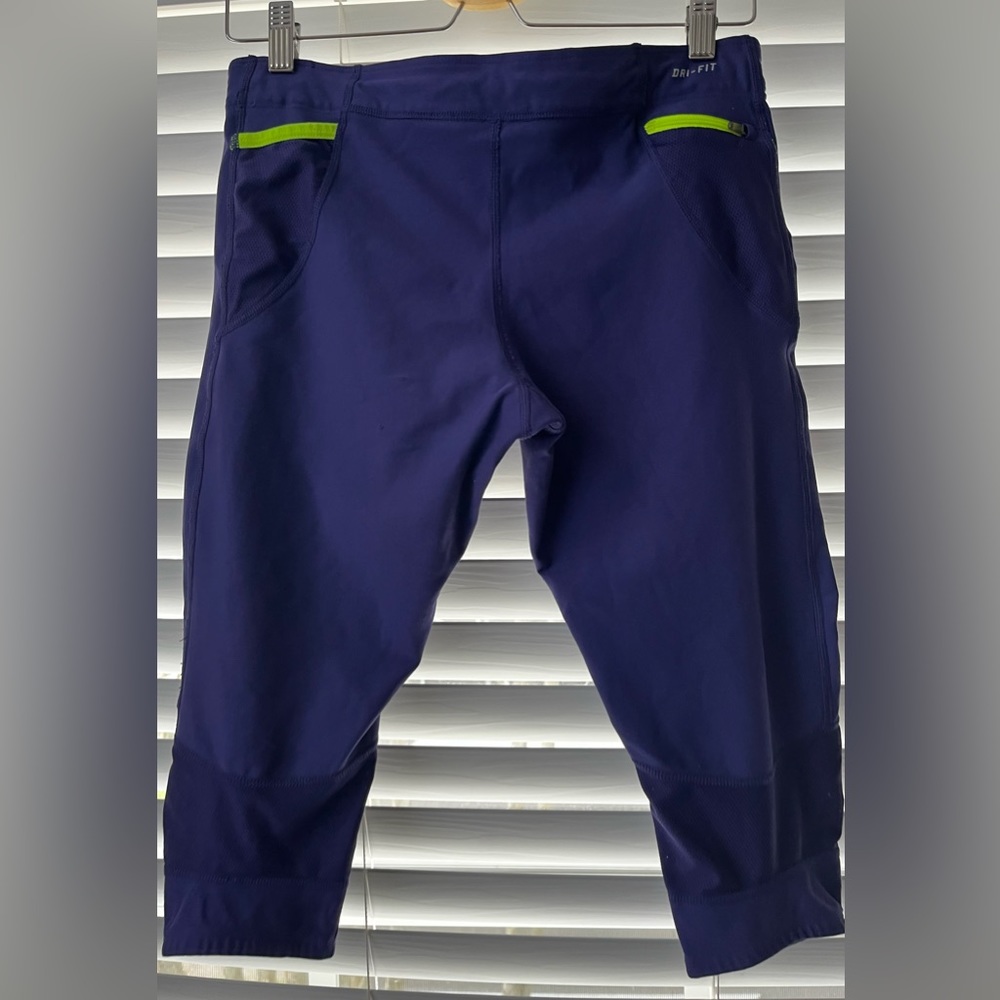 L, NIKE Dri-Fit athletic running capri’s with small pockets - Picture 11 of 17